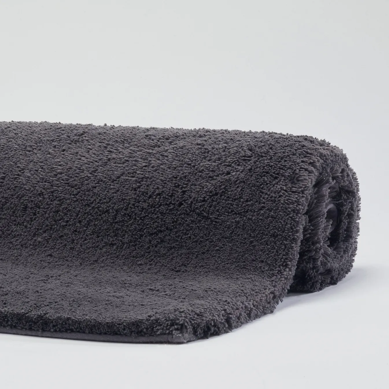 Outlet Bath & Living Aquanova Bath mat ALMA color Caviar (ALMBM-633) Caviar-633