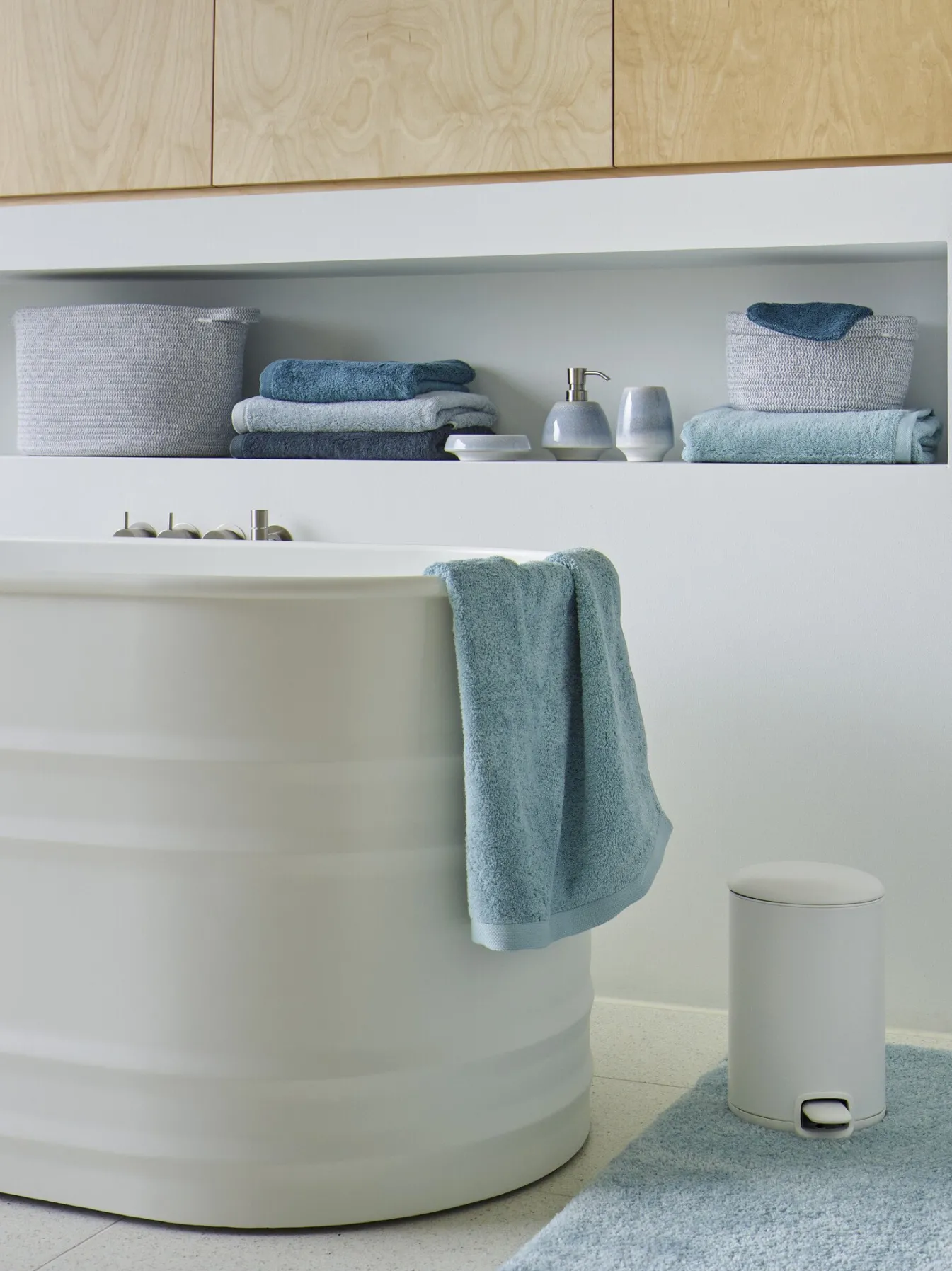 Shop Bath & Living Aquanova Bath textiles LONDON color (blue) Aquatic-369