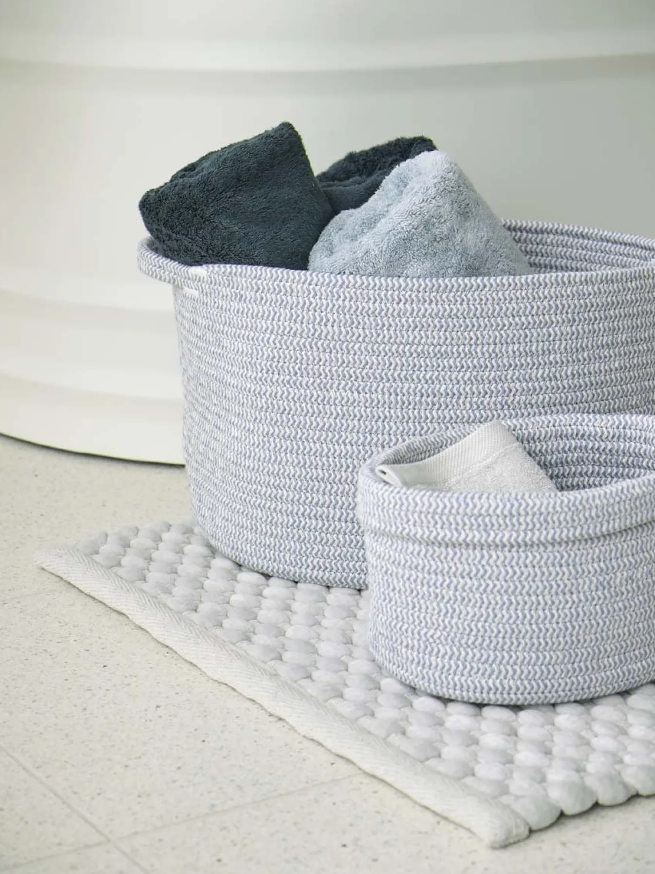 New Bath & Living Aquanova Bath textiles LONDON color Ice-916