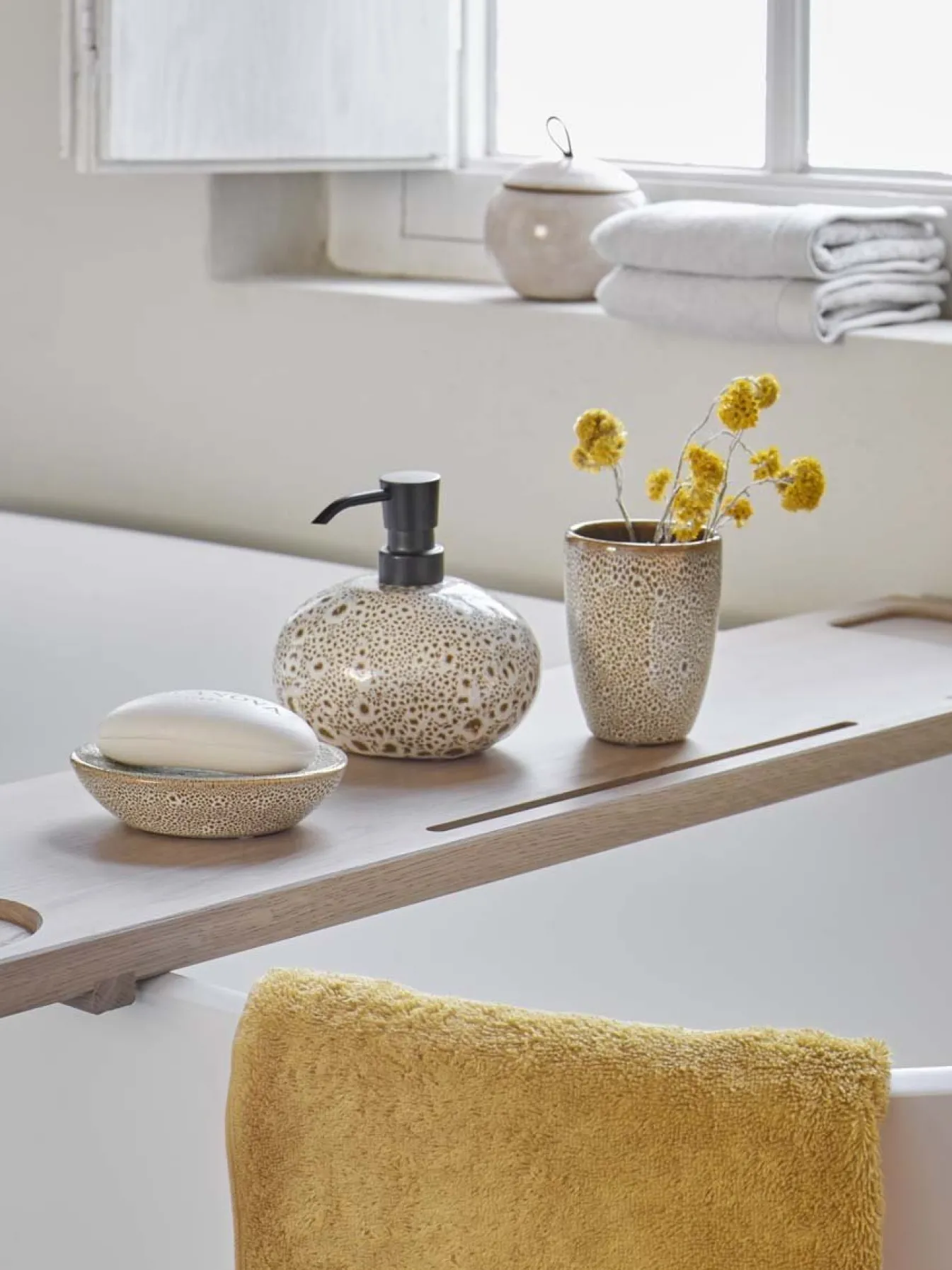 Best Sale Bath & Living Aquanova Bath textiles LONDON color Mimosa-122