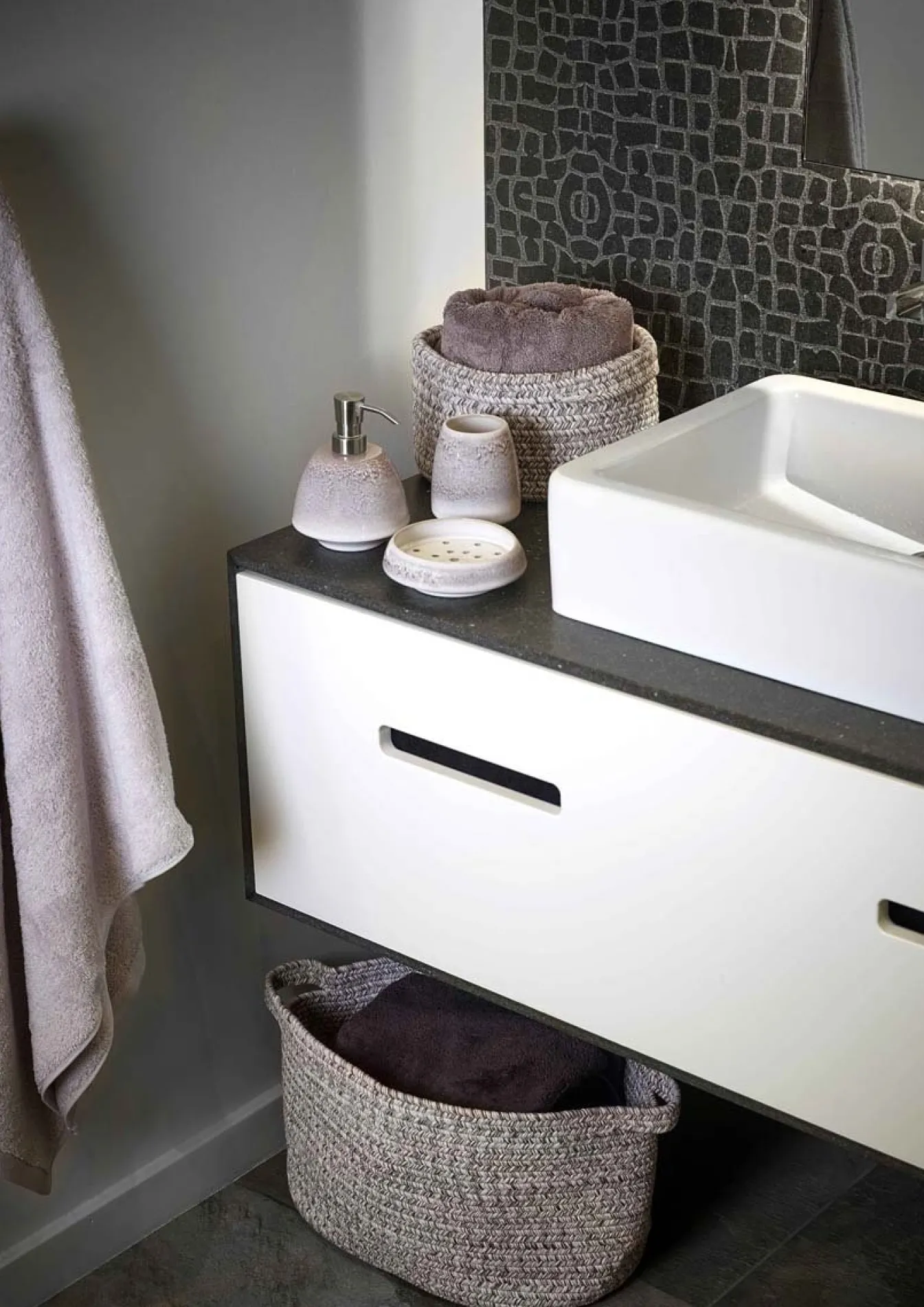 Sale Bath & Living Aquanova Cup / toothbrush holder FIGO color Malva-883