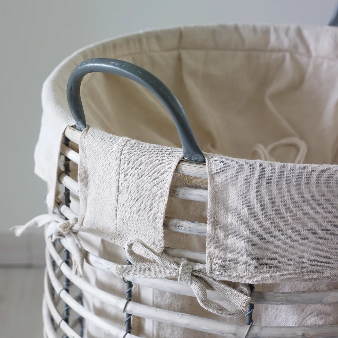 New Bath & Living Aquanova Laundry basket GISLA Greige-93 (Medium) GISLAM-93