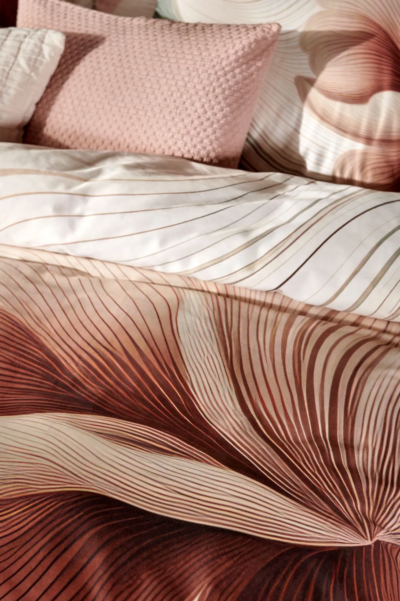 Shop Bath & Living Vandyck Duvet cover FLOWING Cream Tan 200x220 cm (satin cotton)