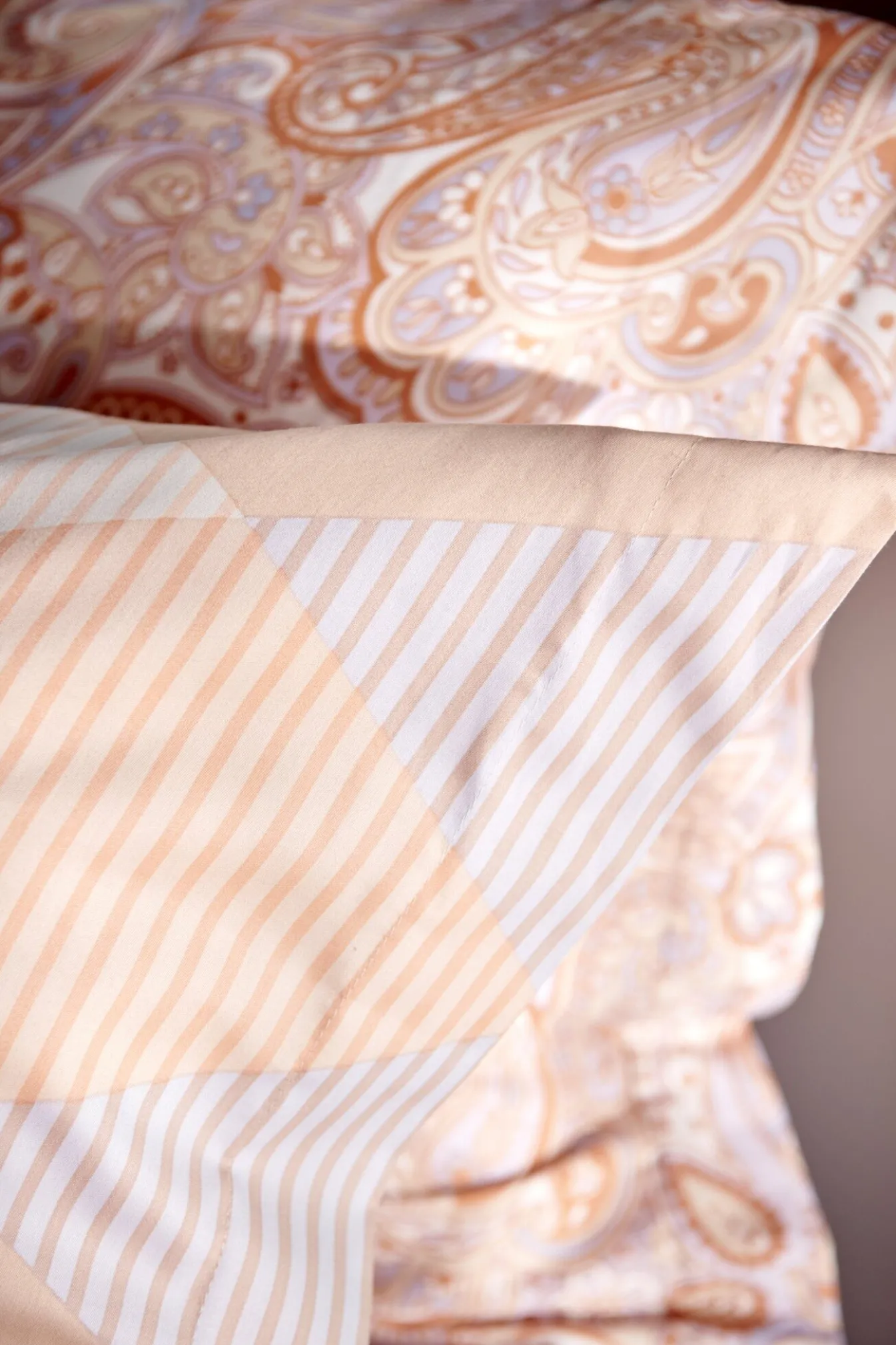 Outlet Bath & Living Vandyck Duvet cover HAPPY FEVER Apricot Blush 240x220 cm (satin cotton)