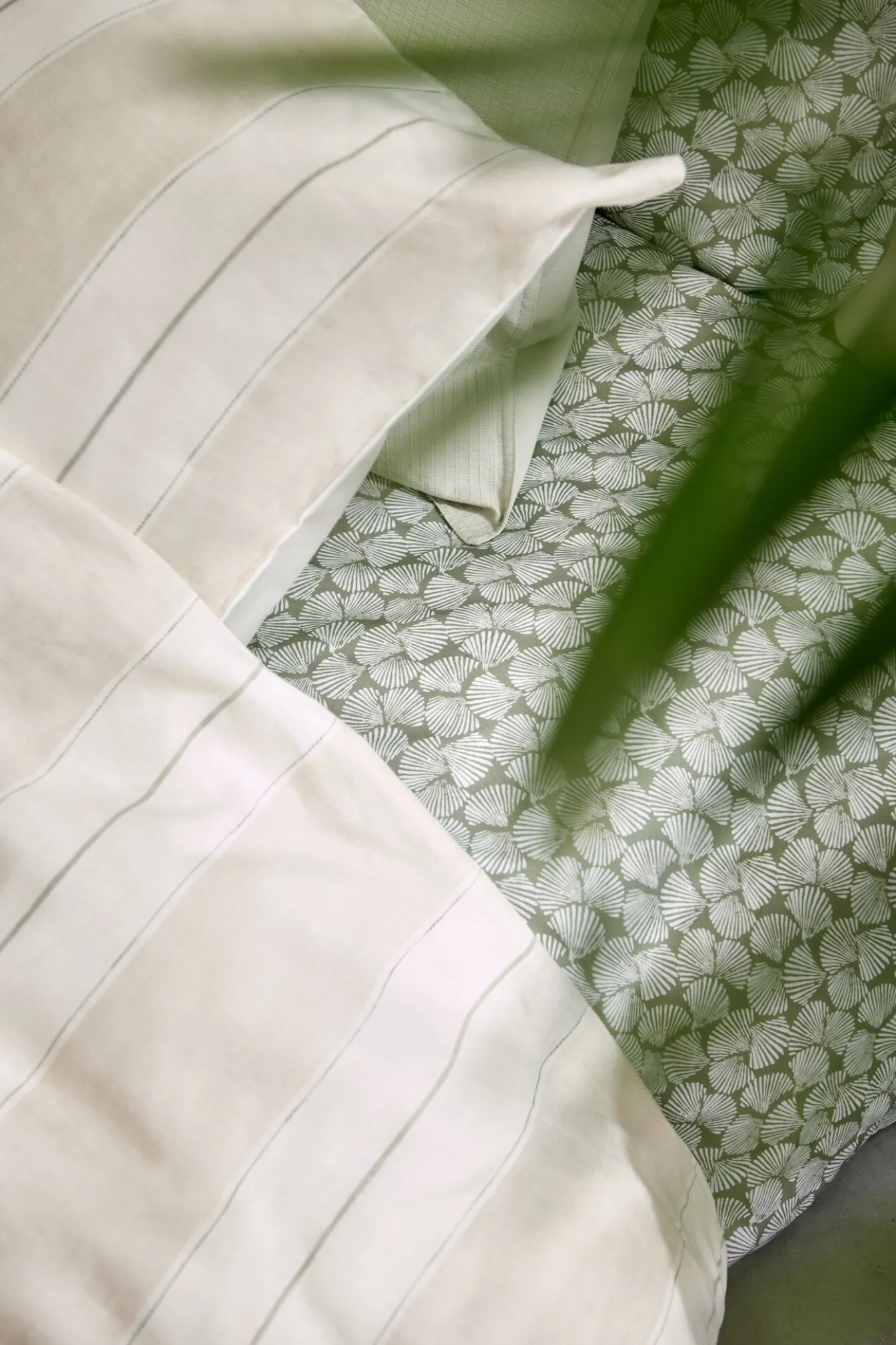 Best Bath & Living Vandyck Duvet cover PURE 79 Smoke Green 200x220 cm (satin cotton)