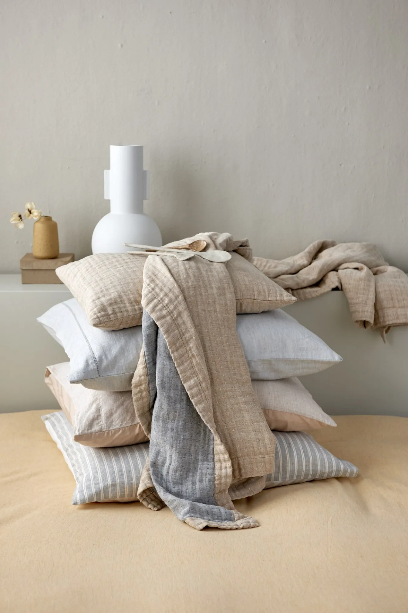 New Bath & Living Vandyck PURE 45 plaid / bedspread 160x250 cm Light Honey (cotton / linen)